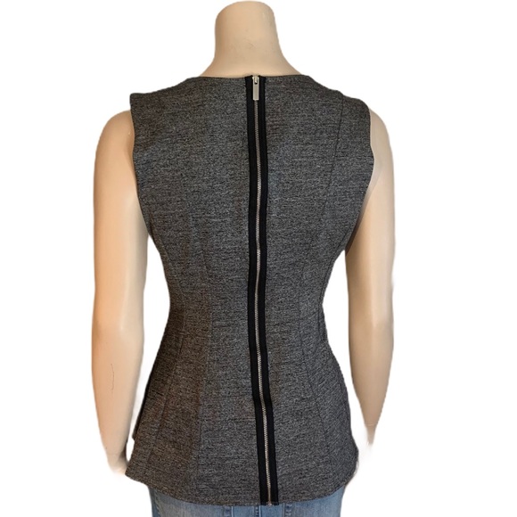 3/$30 - H&M Grey Sleeveless Pleated Top Size Med - Picture 3 of 8